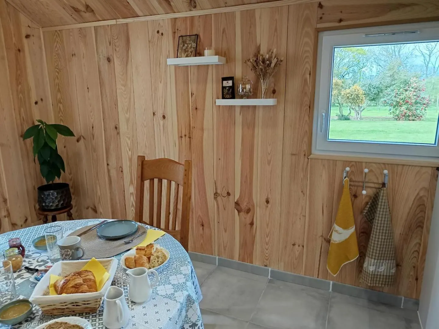 Alojamento de Acomodação e Pequeno-almoço Le Bel Arbre Acomodação com café da manhã Tressignaux